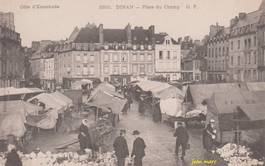 Dinan – Place du Champ.jpg