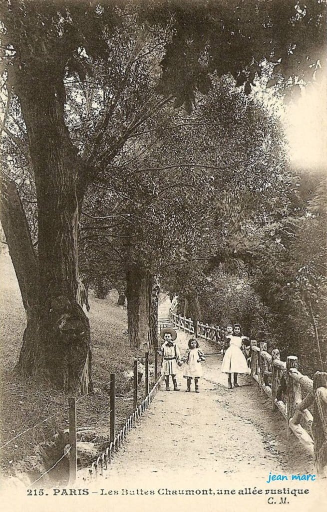 Paris XIXe - Buttes Chaumont - Une Allée Rustique.jpg