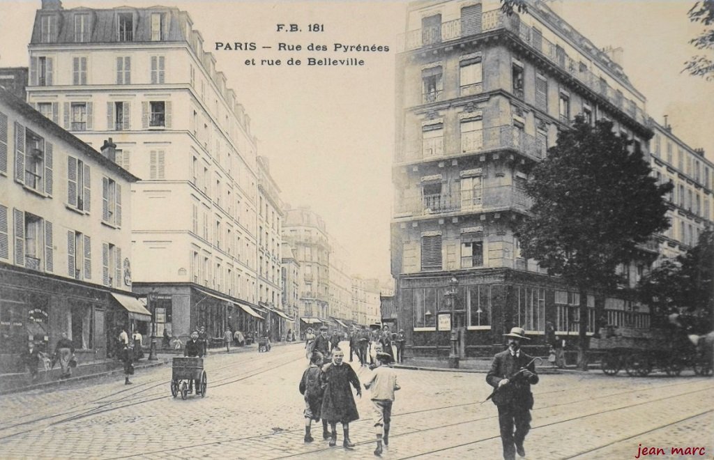 Paris - Rue des Pyrénées et Rue de Belleville.jpg