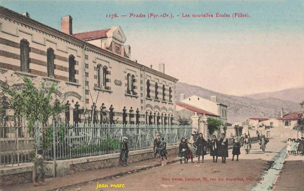 Prades - Les Nouvelles Écoles (filles).jpg