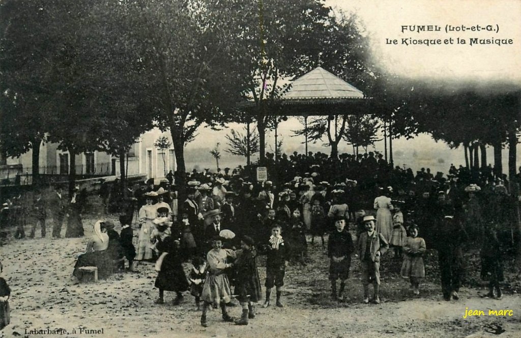 Fumel - Le Kiosque et la Musique.jpg