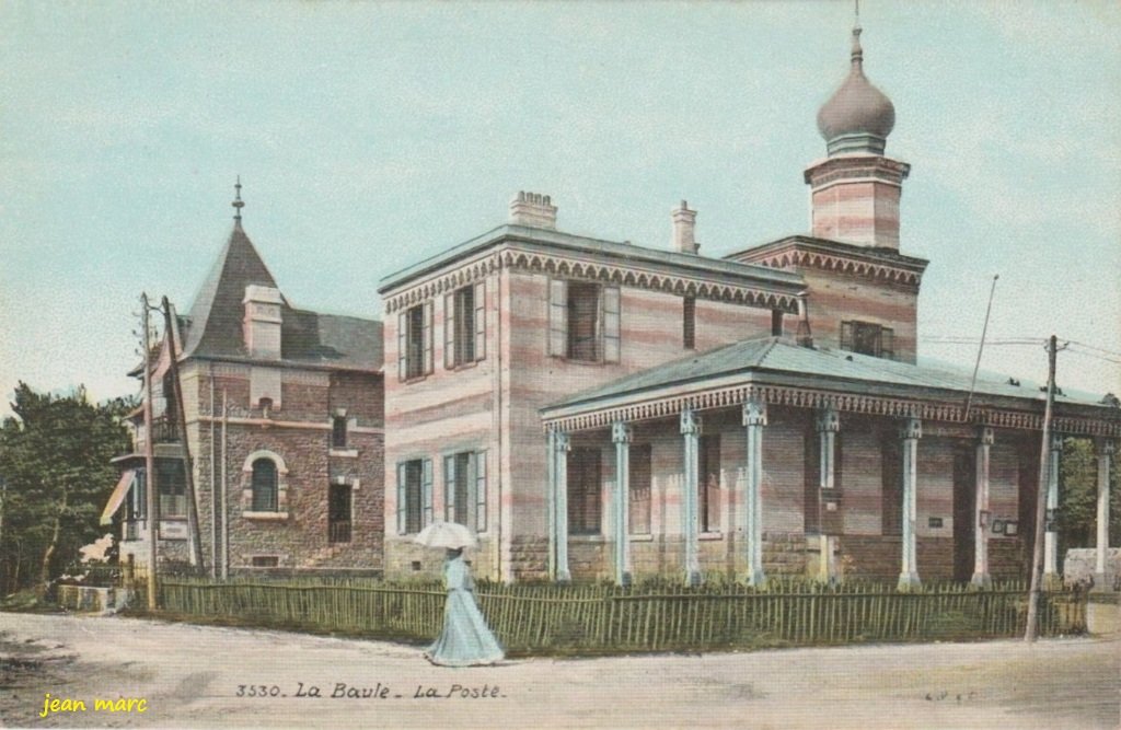 La Baule - La Poste.jpg