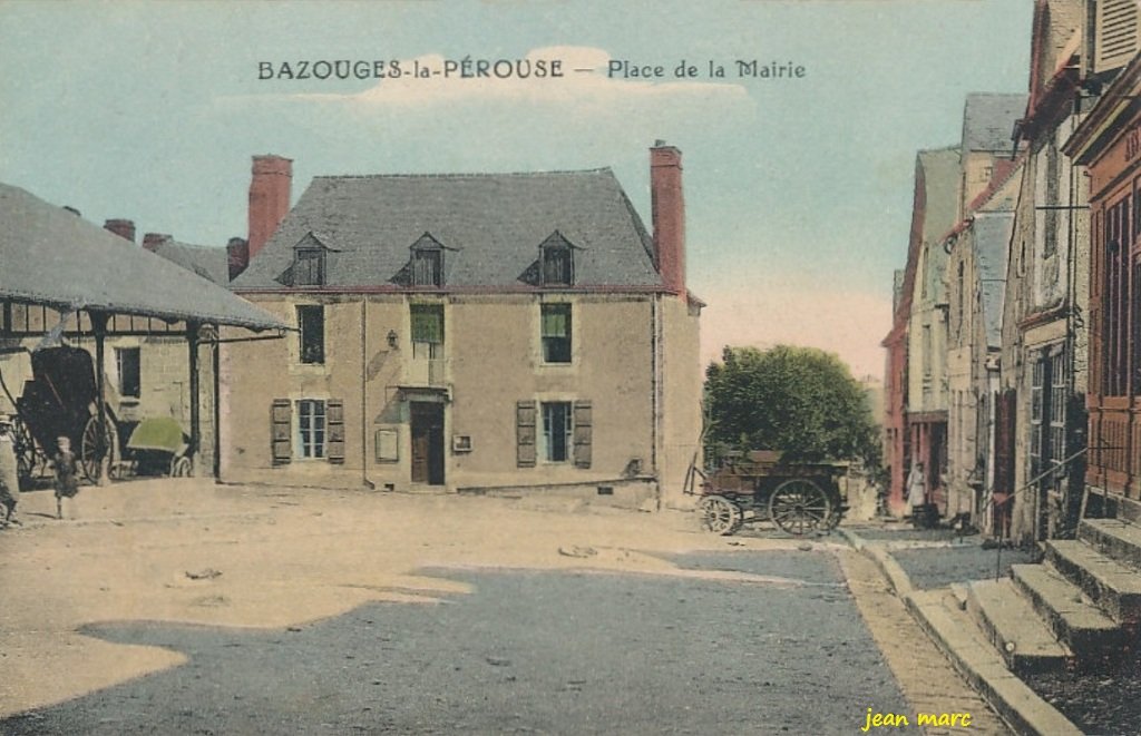 Bazouges-la-Pérouse - Place de la Mairie.jpg
