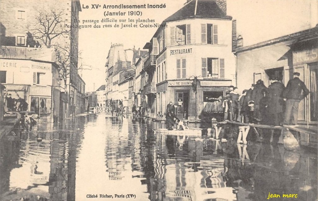 Paris XVe - Le XVe arrondissement inondé (janvier 1910) - Rues de Javel et de la Croix Nivert.jpg
