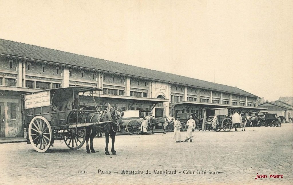 Paris XVe - Abattoirs de Vaugirard - Cour intérieure.jpg