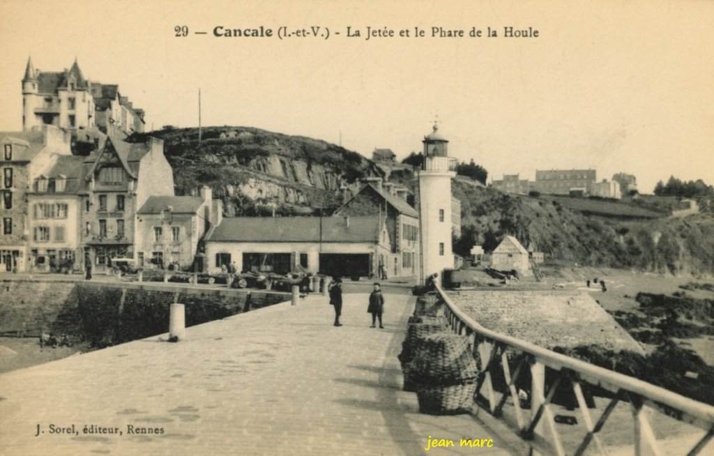 Cancale - La Jetée et le Phare de la Houle.jpg