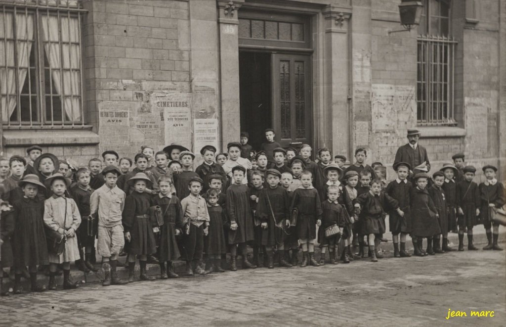 Paris XVe - École 35 rue de l'Amiral Roussin.jpg