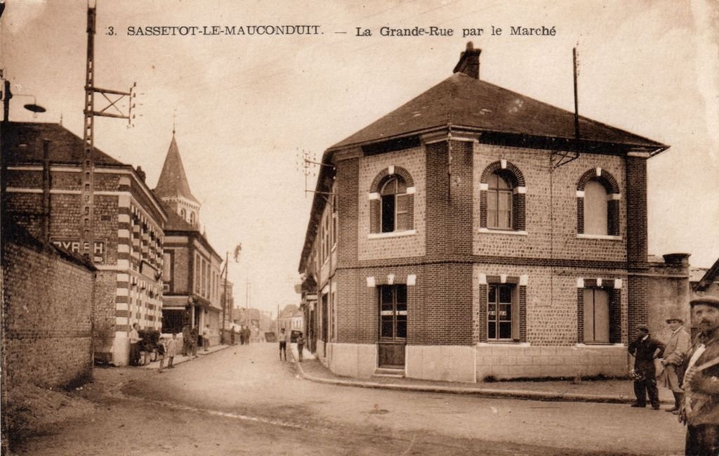 76 - SASSETOT-LE. - 3 - La Grande-Rue par le Marché - ENP - Phot. Jaouen - sépia - 22-03-26.jpg