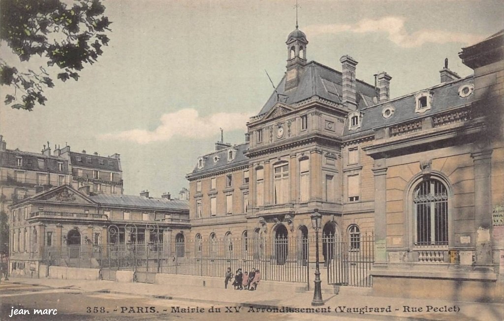 Paris XVe - Mairie du XVe arrondissement - Rue Péclet.jpg