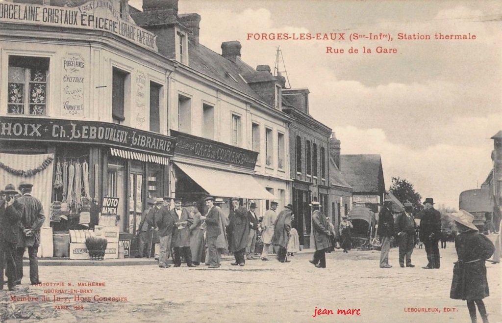 Forges-les-Eaux - Rue de la Gare (épicerie librairie Lebourleux).jpg