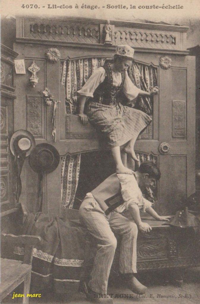 Lits clos à étage.jpg