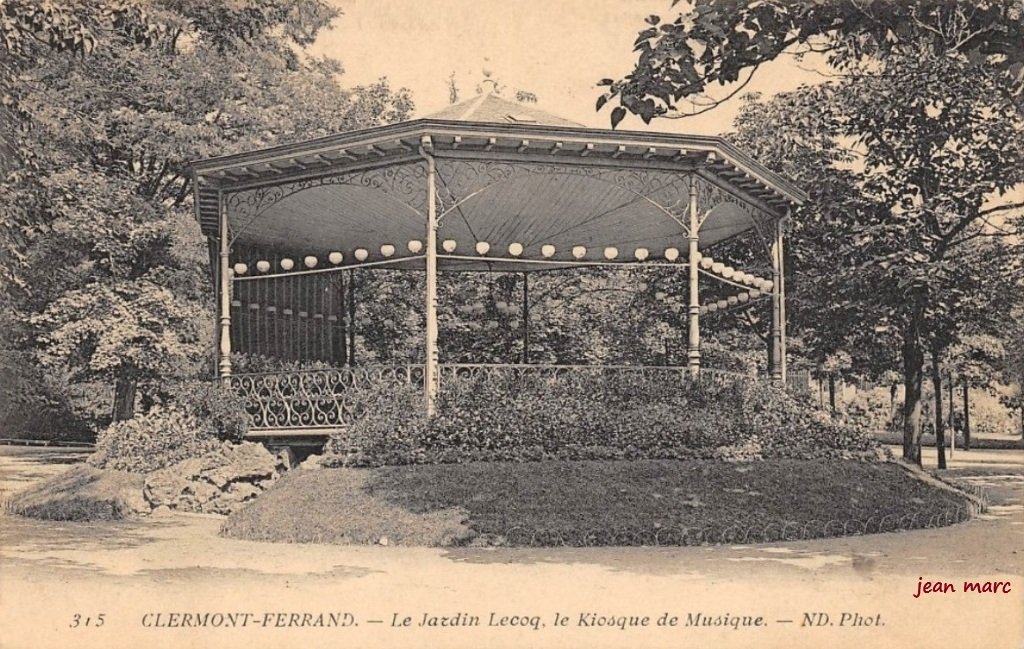 Clermont-Ferrand - Le Jardin Lecoq - Le Kiosque de musique.jpg