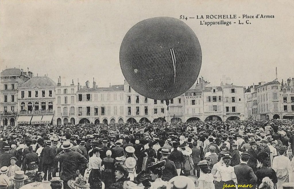 La Rochelle - Place d'Armes - L'Appareillage.jpg