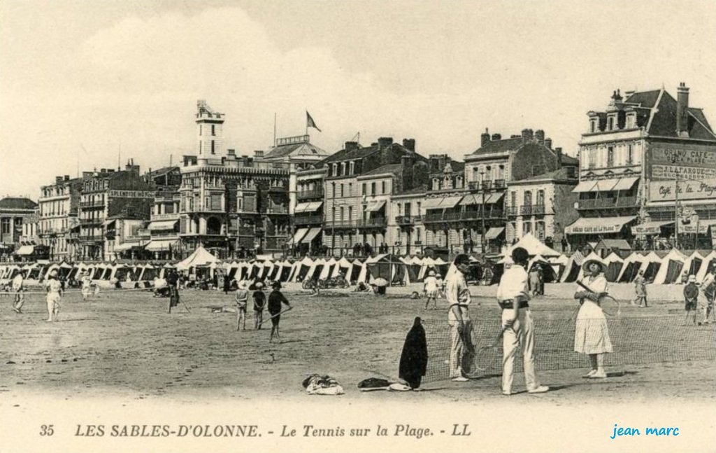 Les Sables-d'Olonne - Le Tennis sur la Plage.jpg