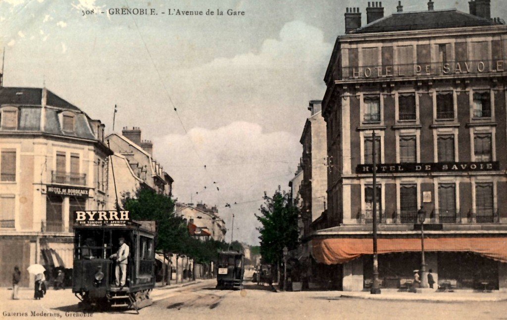 Grenoble (508) tram.jpg