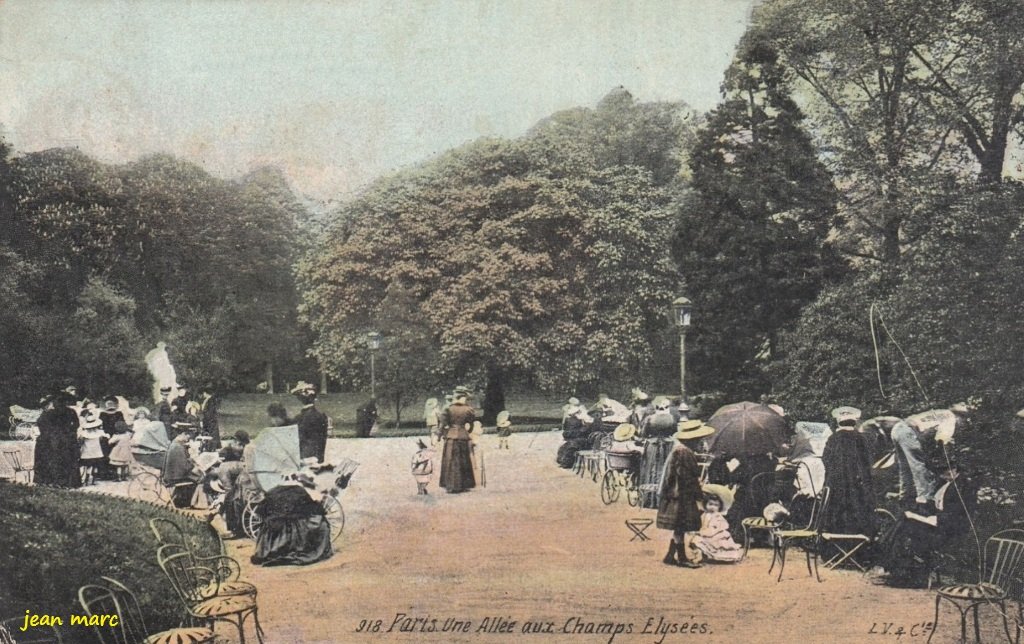 Paris - Une allée aux Champs-Élysées.jpg