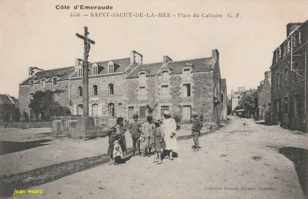 Saint-Jacut-de-la-Mer – Place du Calvaire.jpg