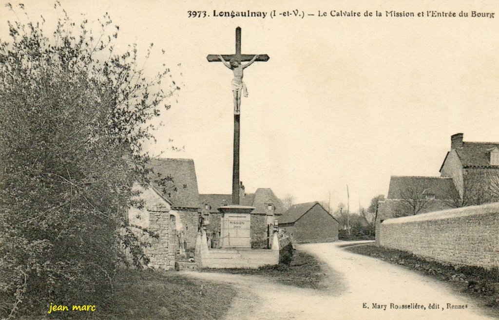 Longaulnay - Le Calvaire de la Mission et l'Entrée du Bourg.jpg