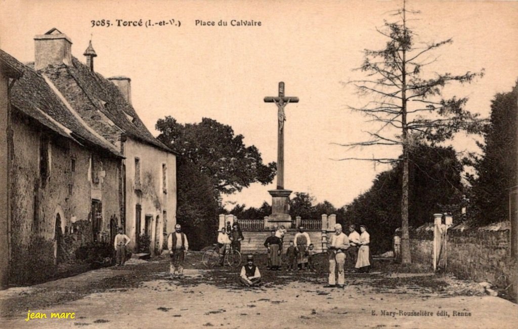Torcé - Place du Calvaire.jpg