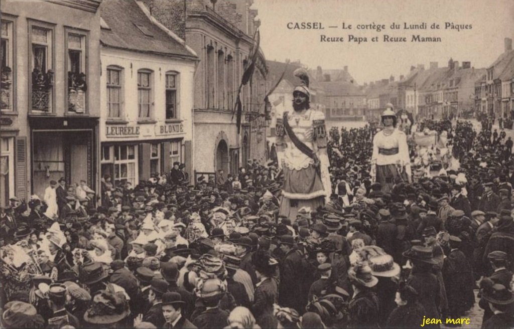 Cassel - Le Cortège du Lundi de Pâques - Reuze Papa et Reuze Maman.jpg
