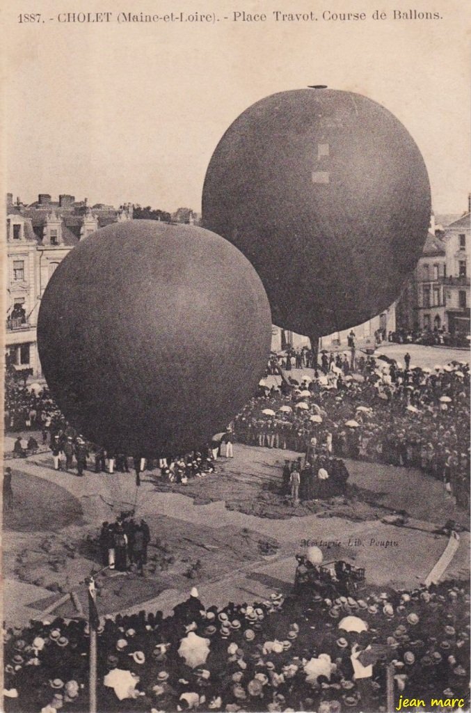 Cholet - Place Travot, Course de Ballons.jpg