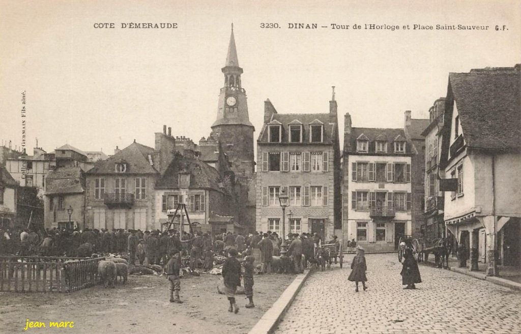 Dinan – Tour de l’Horloge et Place Saint-Sauveur.jpg