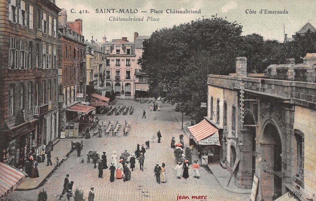 Saint-Malo - Place Chateaubriand.jpg