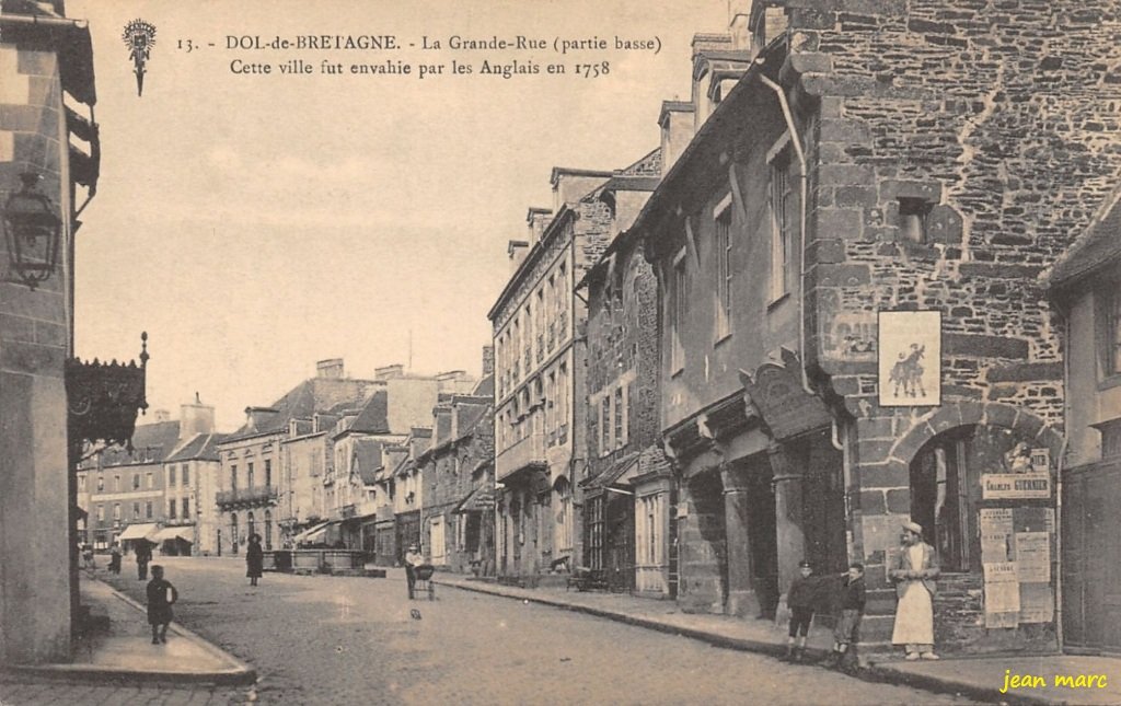 Dol - La Grande Rue (partie basse).jpg