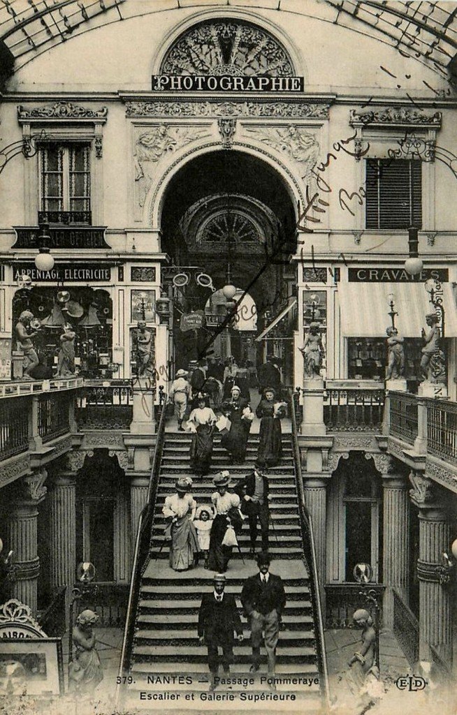 Nantes - Passage Pommeraye (379).jpg