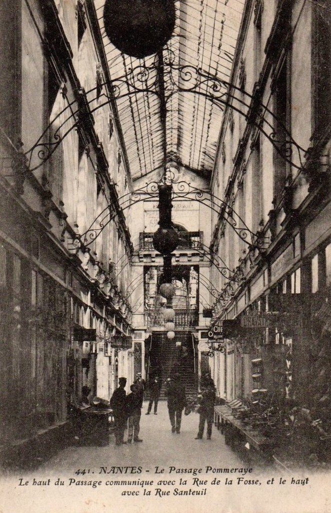 Nantes - Passage Pommeraye (441).jpg