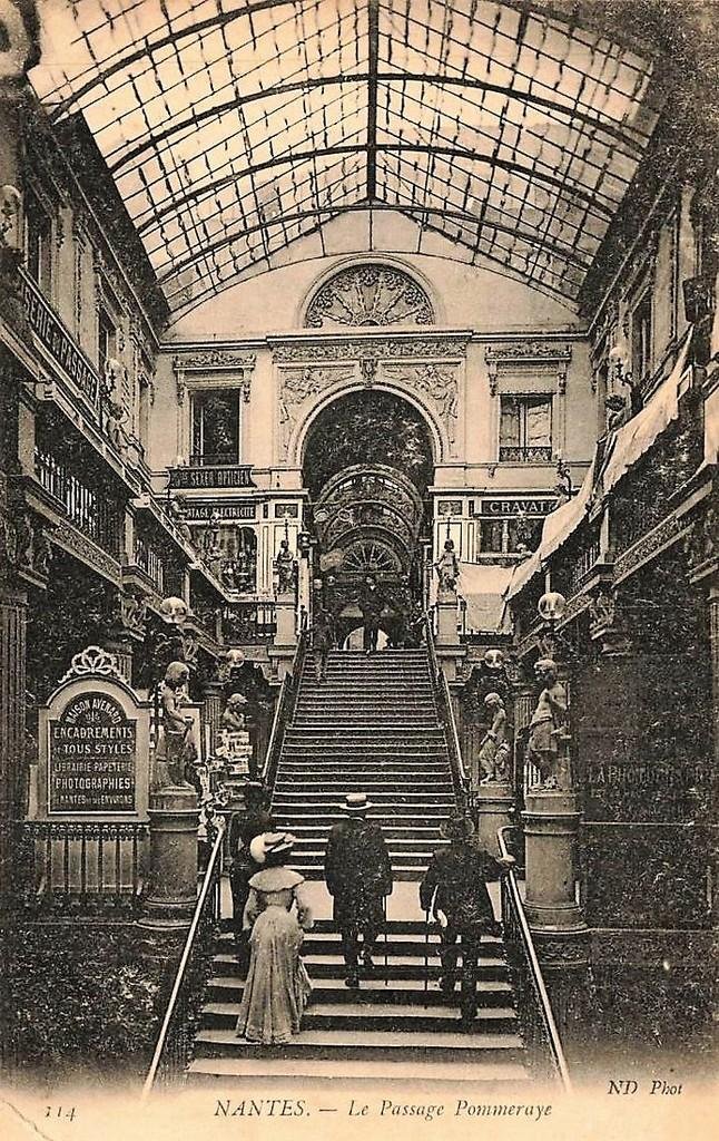 Nantes - Passage Pommeraye__ (214).jpg
