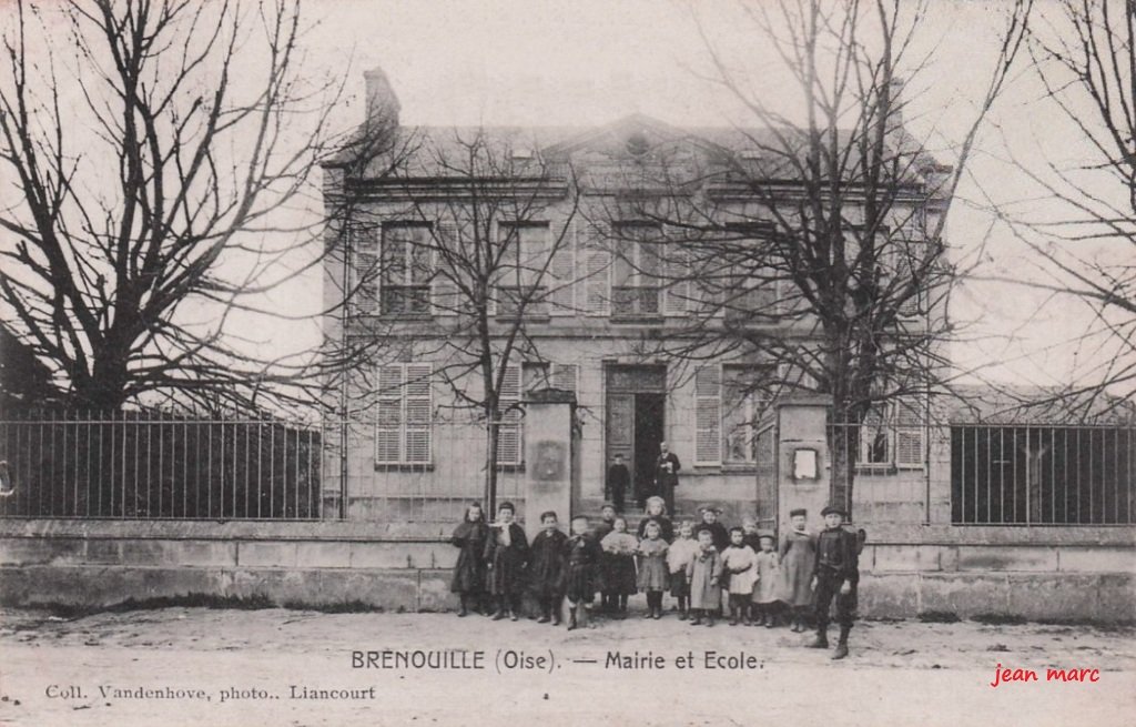 Brenouille - Mairie et École.jpg