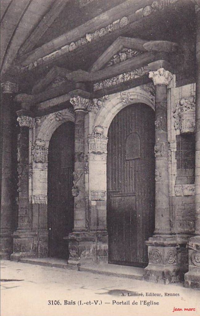 Bais - Portail de l'Église.jpg