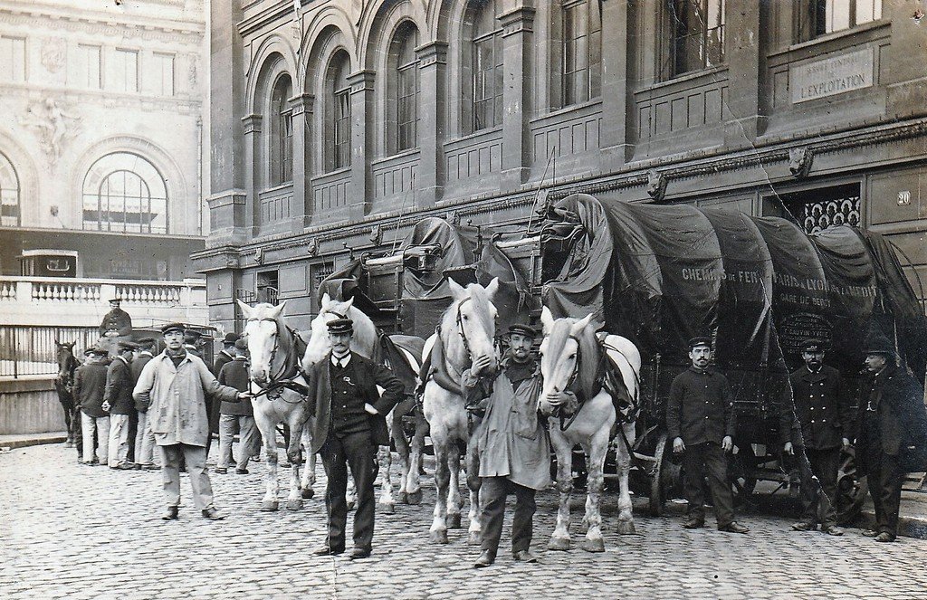 Paris Bercy Chargement E. Cauvin-Yvoie.jpg