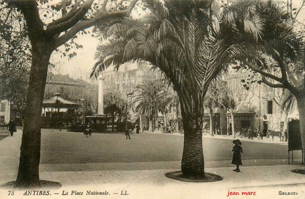 Antibes - La Place Nationale.jpg