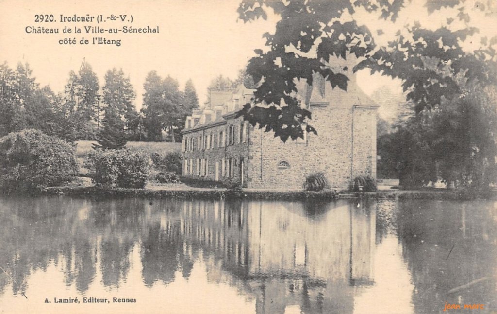 Irodouër - Château de la Ville-au-Sénéchal, côté de l'Etang.jpg