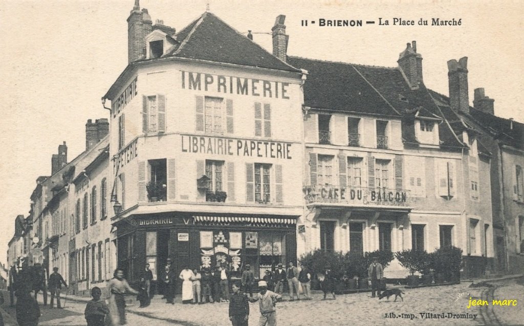 Brienon - La Place du Marché.jpg