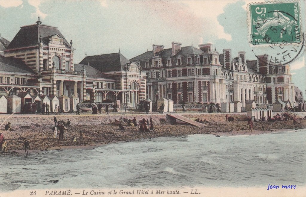 Paramé - Le Casino et le Grand Hôtel à mer haute.jpg