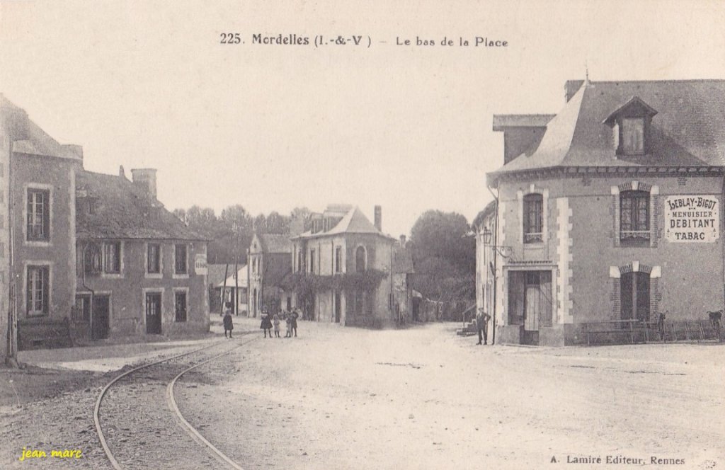 Mordelles - Le Bas de la Place.jpg
