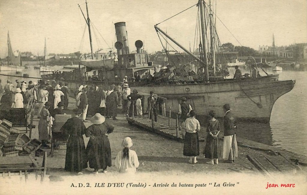 Ile d'Yeu - Arrivée du bateau-poste La Grive.jpg