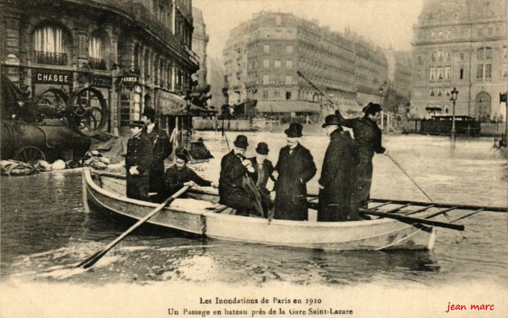 Paris - Les Inondations de Paris en 1910 - Un Passage en bateau près de la Gare Saint-Lazare (G. J. éditeur 37 bld Sébastopol).jpg