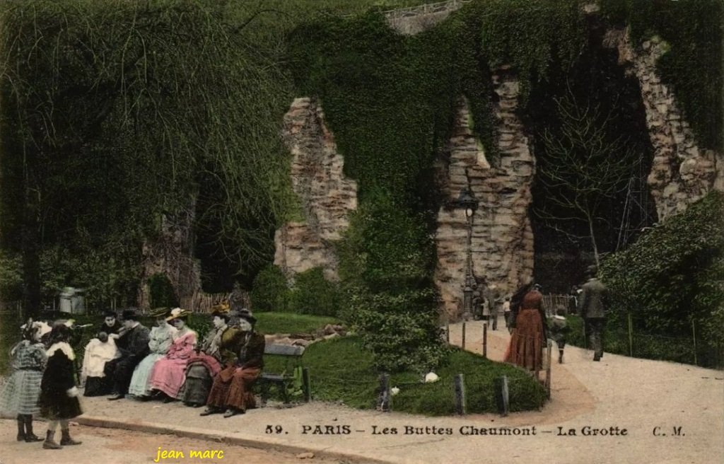 Paris - Buttes Chaumont - La Grotte.jpg