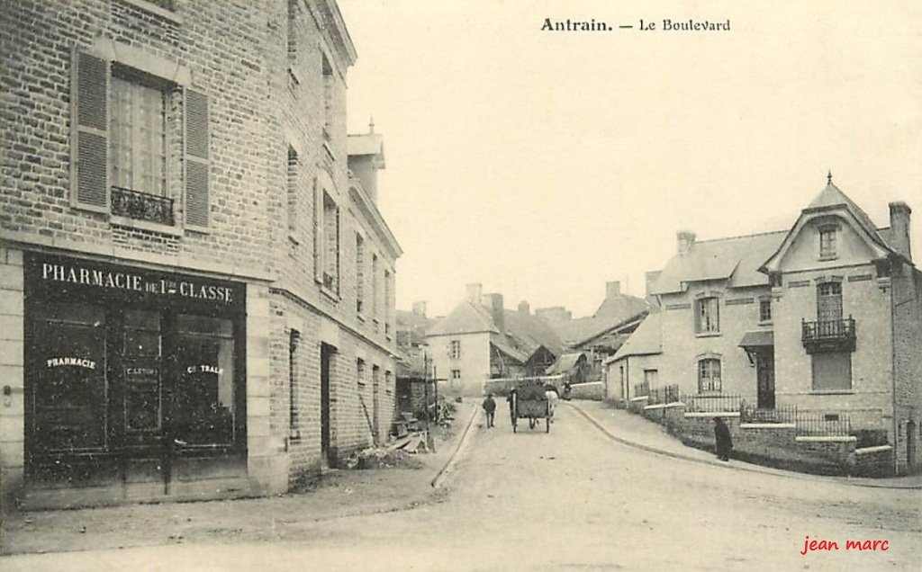 Antrain - Le Boulevard.jpg