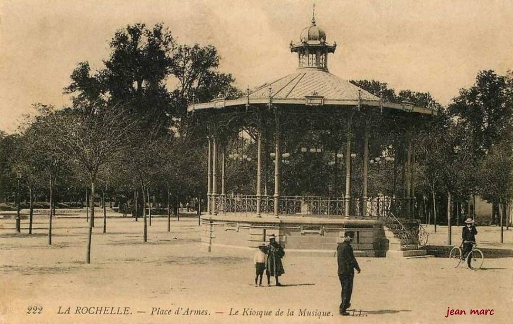 La Rochelle - Place d'Armes - Le Kiosque de la Musique.jpg