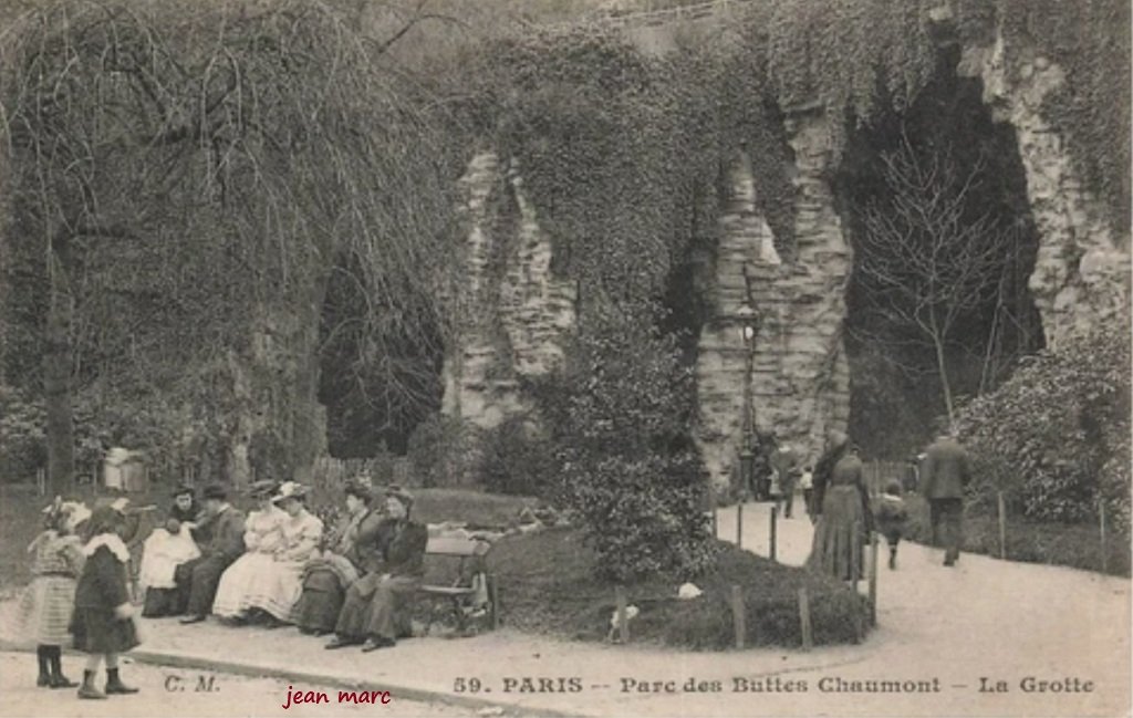 Paris - Buttes Chaumont - La Grotte 59 CM.jpg