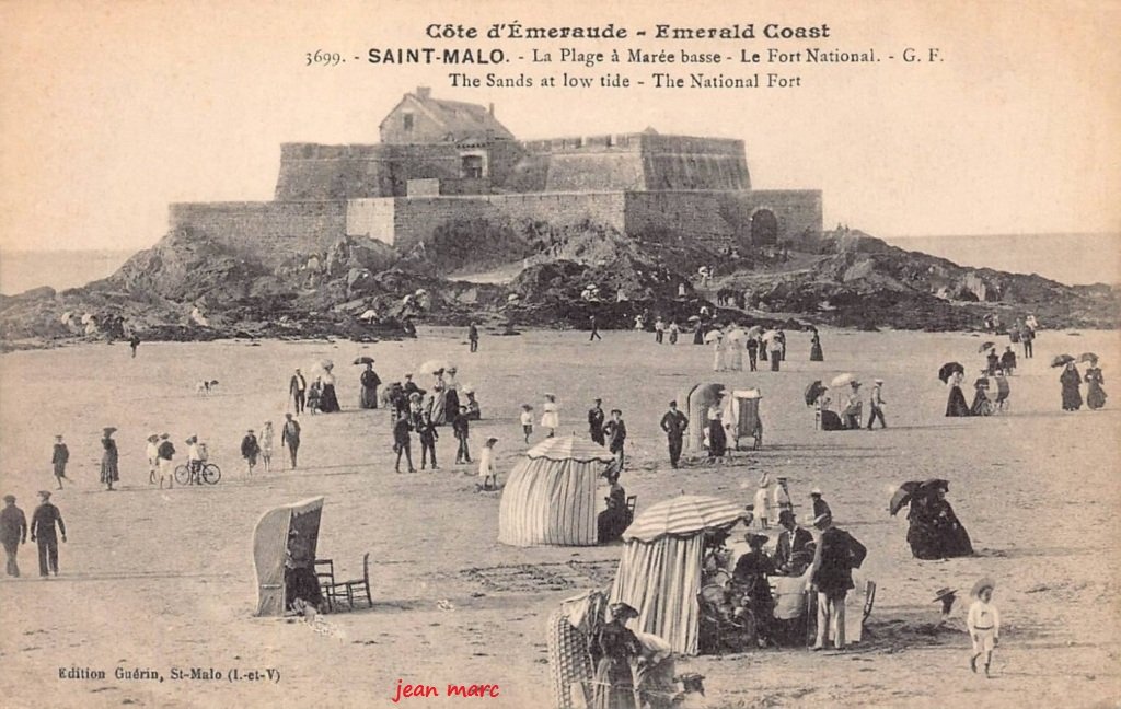 Saint-Malo - La Plage à marée basse - Le Fort National.jpg