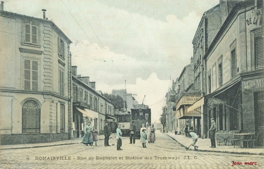 Romainville - Rue de Bagnolet et Station des Tramways.jpg