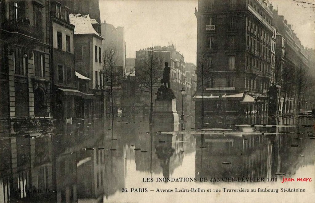 Paris XIIe - Les Inondations de Janvier-Février 1910 - Avenue Ledru-Rollin et Rue Traversière au faubourg Saint-Antoine.jpg