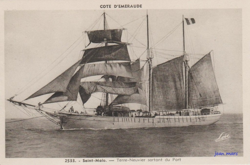 Saint-Malo - Terre-Neuvier sortant du Port.jpg