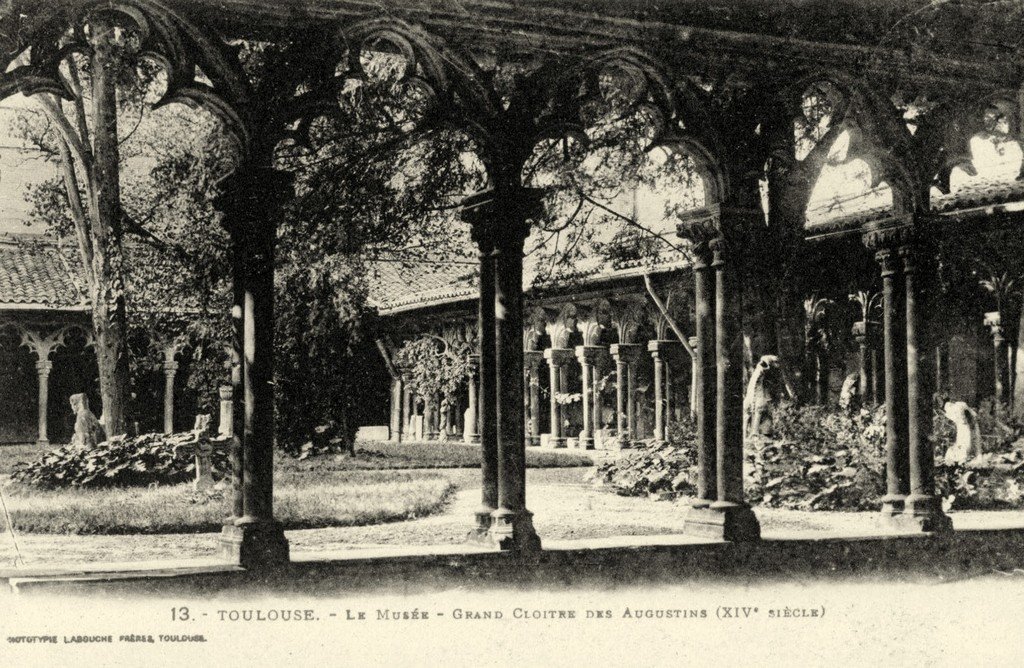 Toulouse (13) Musée Cloitre.jpg